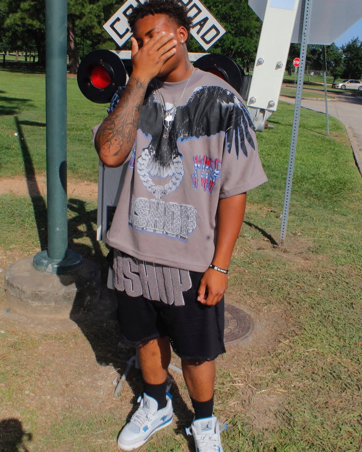 D Shop Takeover Tee (grey)